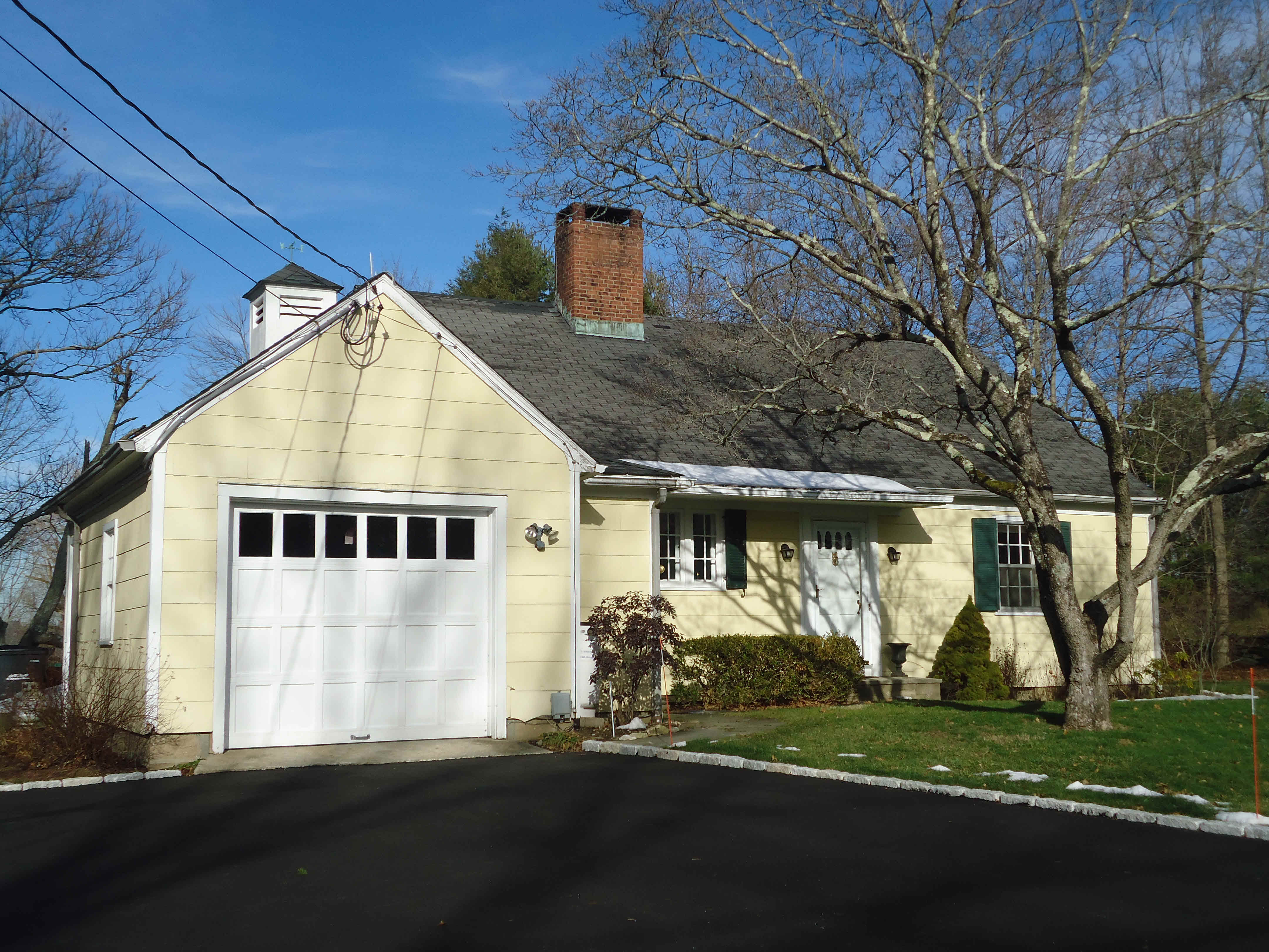 Building photograph for 7 SARAH SANFORD RD WEST